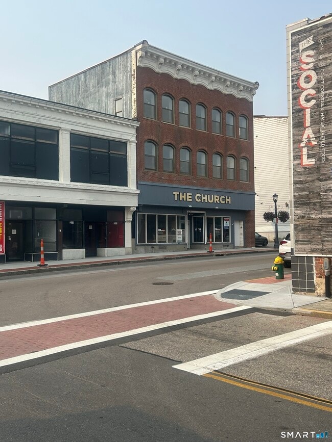 Building Photo - 207 Bank St