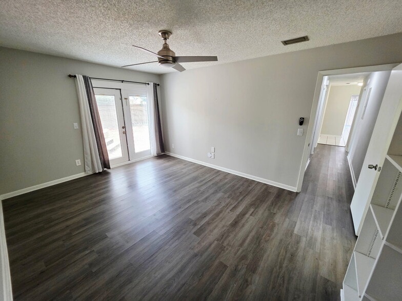 Building Photo - 11548 E Ride Dr