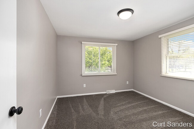 Building Photo - 2513 Longmeadow St NW
