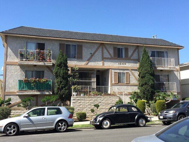Primary Photo - 1649 Colby Ave