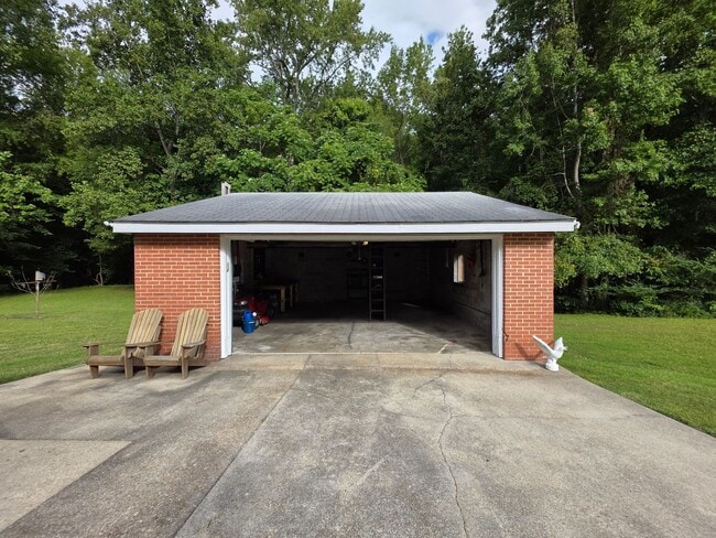 Building Photo - Cute Ranch Ready For New Tenants!