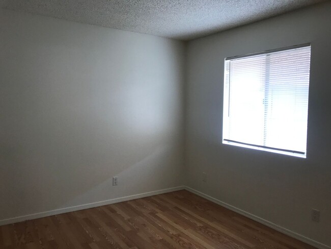 Building Photo - One Bedroom Tempe Condo $1,100.00 Near ASU...