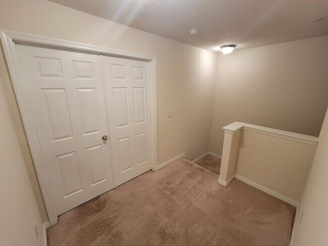 Building Photo - Hey! Yes ! You !