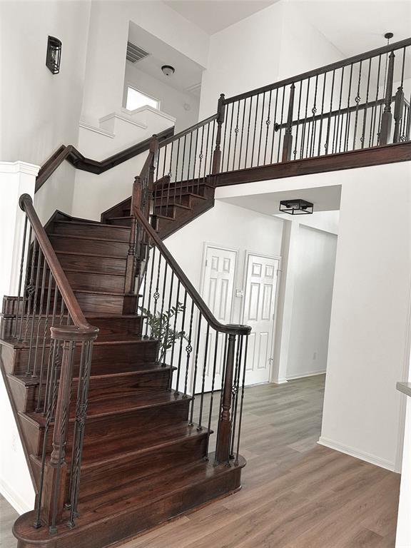Building Photo - 2111 Scenic Hollow Ct