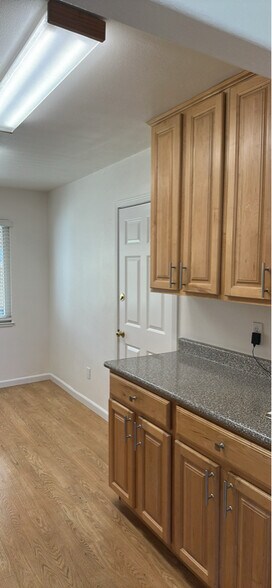 Building Photo - 2826 Varden Ave