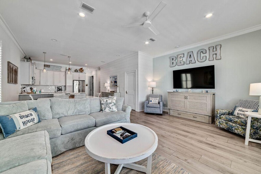 Building Photo - 1592 W Beach Blvd