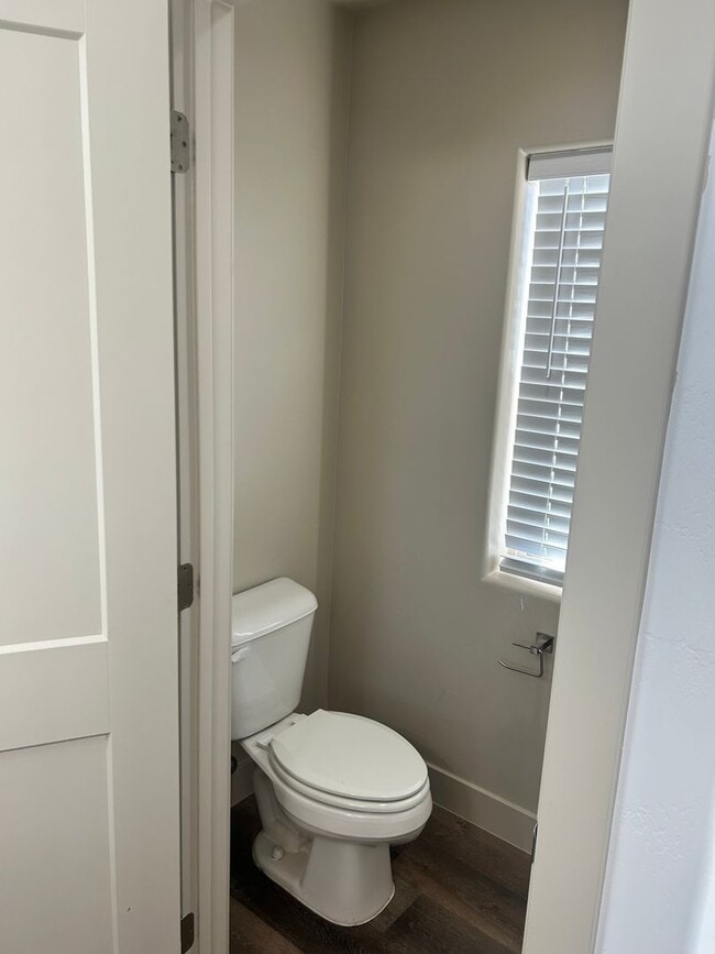 Building Photo - BEAUTIFUL TOWNHOME!