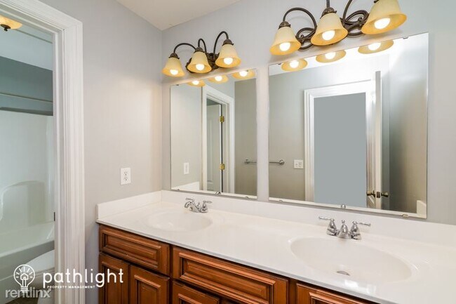 Building Photo - 4 br, 3.5 bath House - 6421 Shirley Ave UNIT