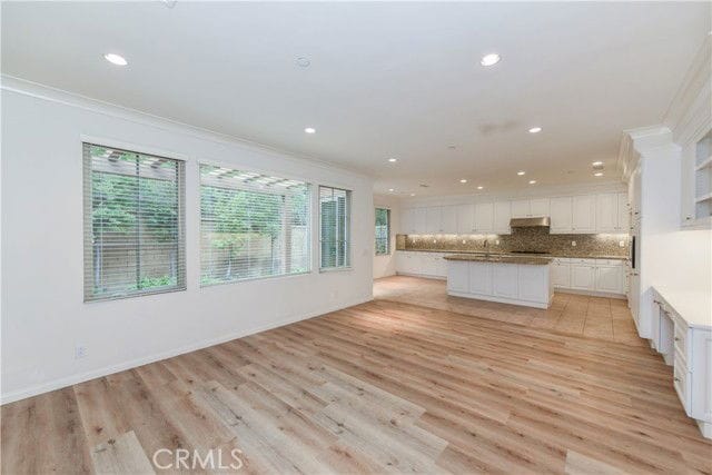 Building Photo - 60 Brindisi