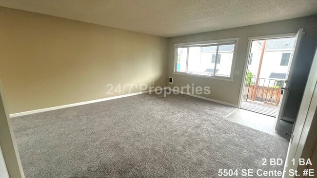 Building Photo - Upper-Level 2 BD | 1 BA Home - FoPo