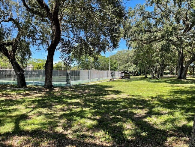 Building Photo - 1831 Sabal Palm Dr