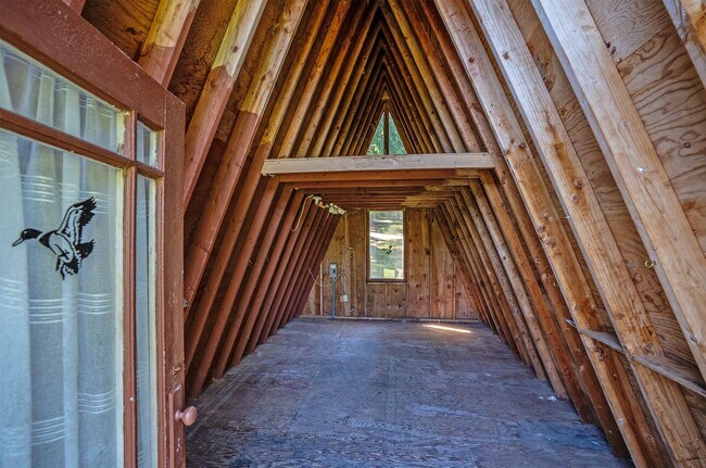 Building Photo - SHORT TERM LEASES! 1-6 months - 3-Bedroom ...