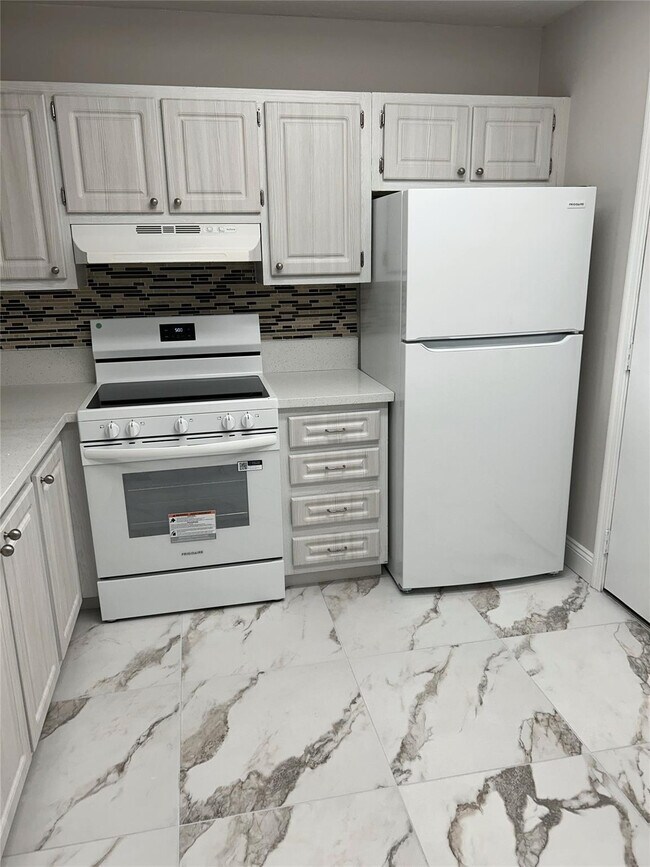 Building Photo - 406 NW 68th Ave