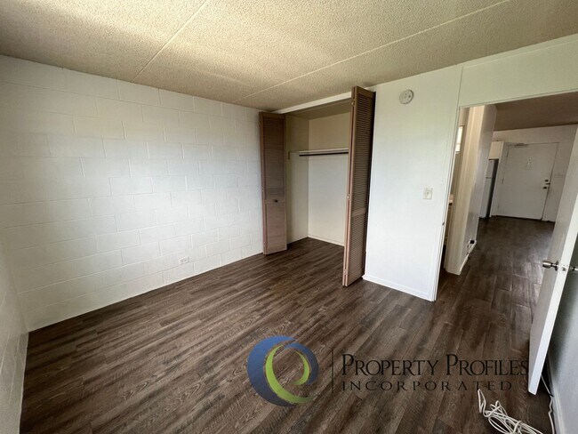 Building Photo - Puuhale Gardens 2 bedroom 1 bath apartment...