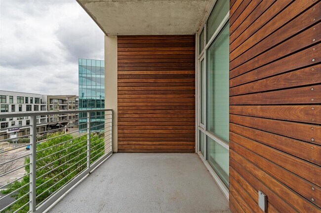 Building Photo - 210 Lee Barton Dr