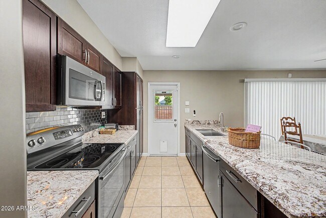 Building Photo - 408 E La Jolla Dr