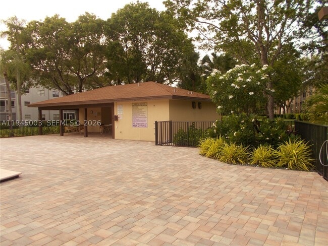 Building Photo - 1400 SW 124th Terrace