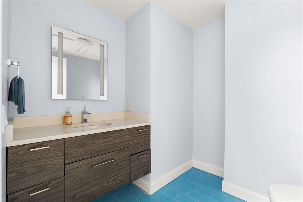 Building Photo - 700 Harrison Ave