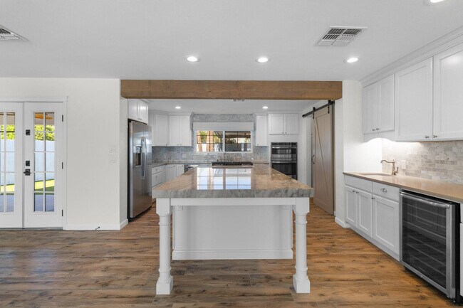 Building Photo - 6508 N 85th Pl