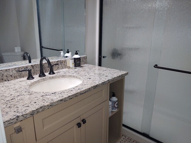 Building Photo - Gorgeous 3 bedroom 2 bath townhome with FL...