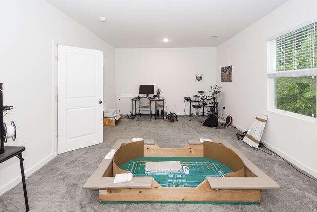 Building Photo - 4 Bedroom 3 Bath Home in Windsor Hill - North Charleston