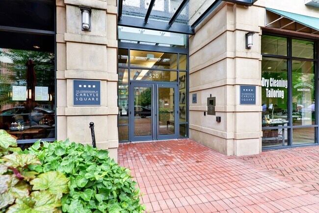 Building Photo - Gorgeous Light Filled Spacious Studio Blocks to King St Metro