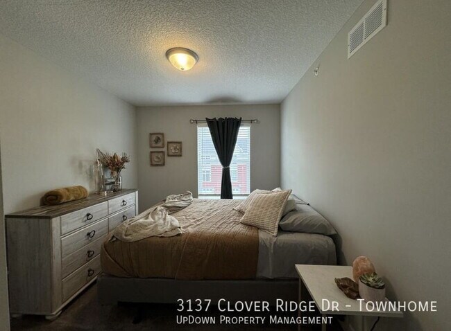 Building Photo - 3137 Clover Ridge Dr