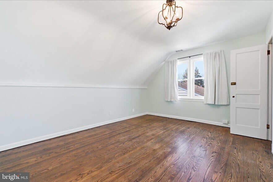 Building Photo - 3225 Chestnut St NE