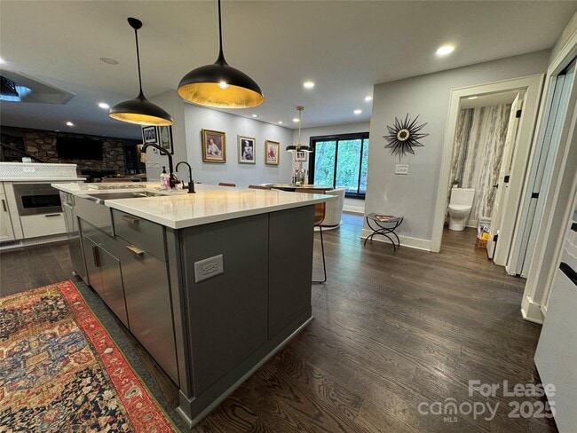 Building Photo - 210 Hargett Ct