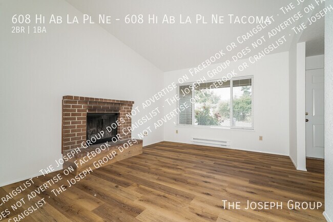 Building Photo - 608 Hi-Ab-La Pl NE