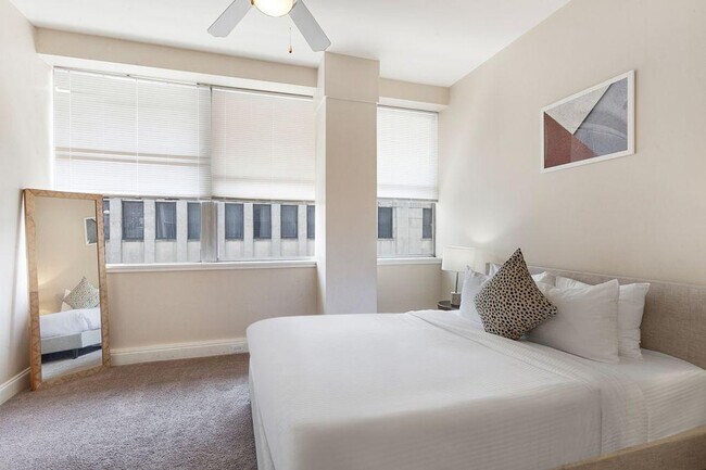 Building Photo - 925 Common St