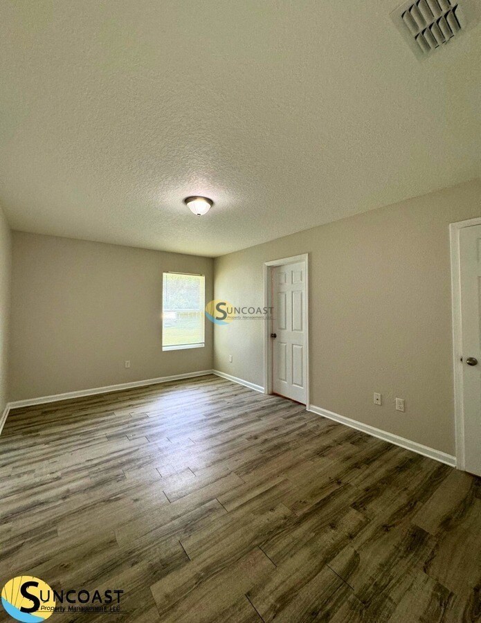 Building Photo - 8138 Ocala Ave