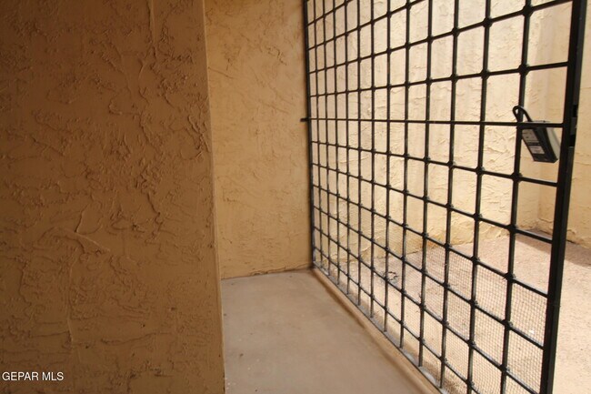 Building Photo - 10711 Ivanhoe Dr