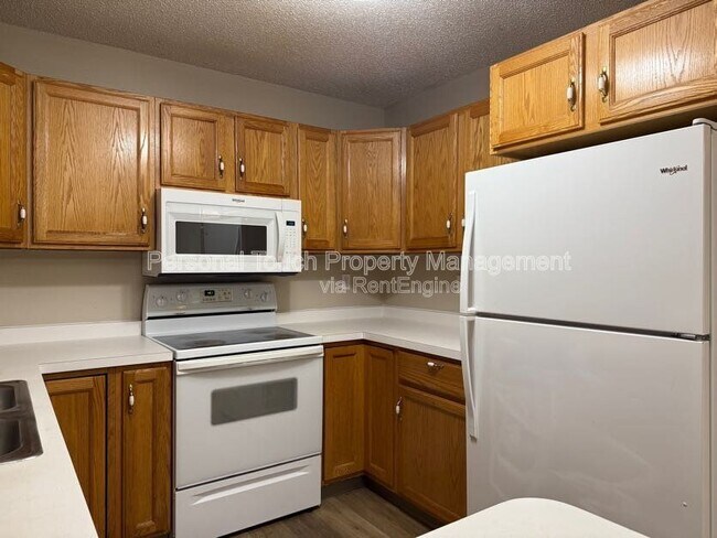 Building Photo - 2736-33 1/2 33 1/2 Ave S