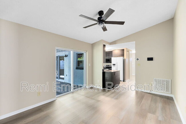Building Photo - 10562 Bridlewood Ave