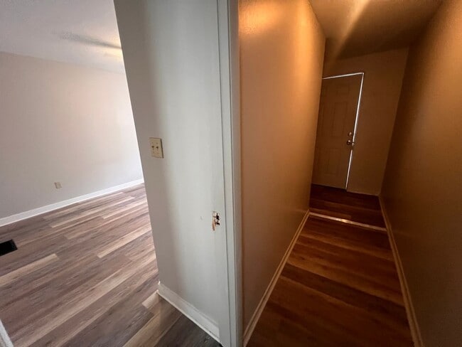 Building Photo - Carnegie - 1 Bedroom 1 Bathroom - Updated ...