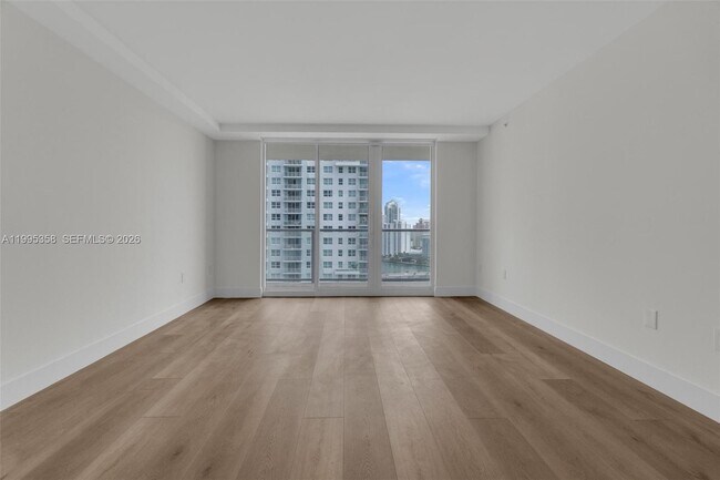 Building Photo - 1155 Brickell Bay Dr