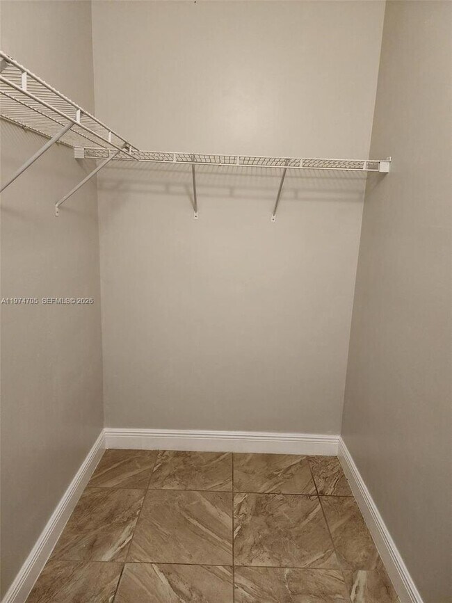 Building Photo - 1231 NE 32nd Ave