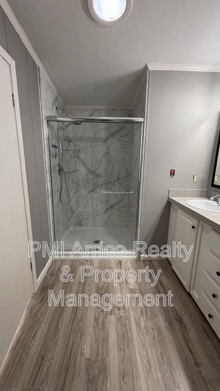 Building Photo - 712 Choo Choo Ln