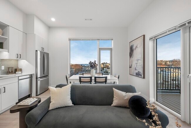 Building Photo - 93 Bennington St