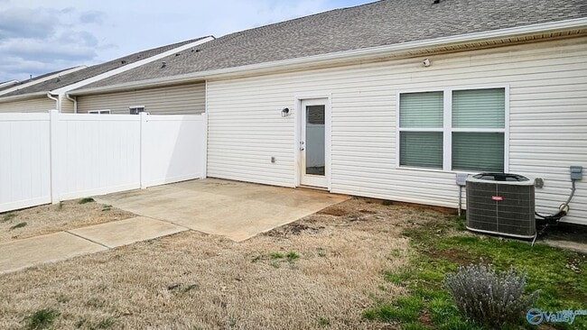 Building Photo - 403 Edgebrook Dr