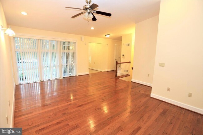 Building Photo - 9705 Fernwood Rd