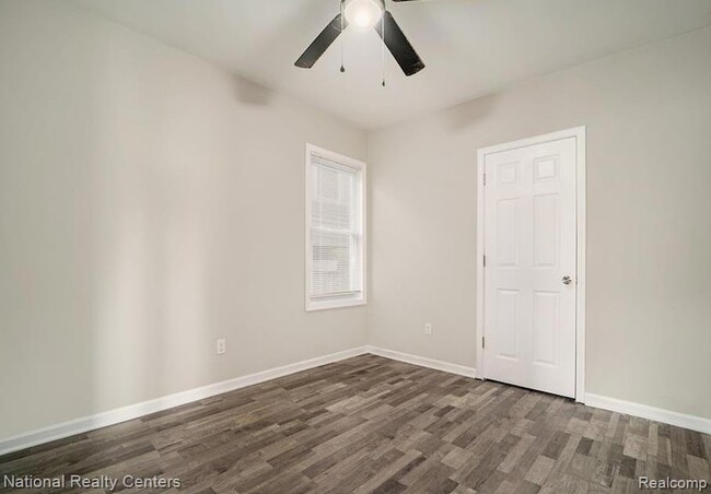 Building Photo - 1045 Casgrain St