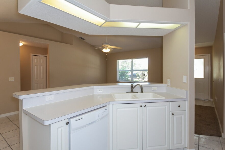 Building Photo - 1023 Horizon Rd
