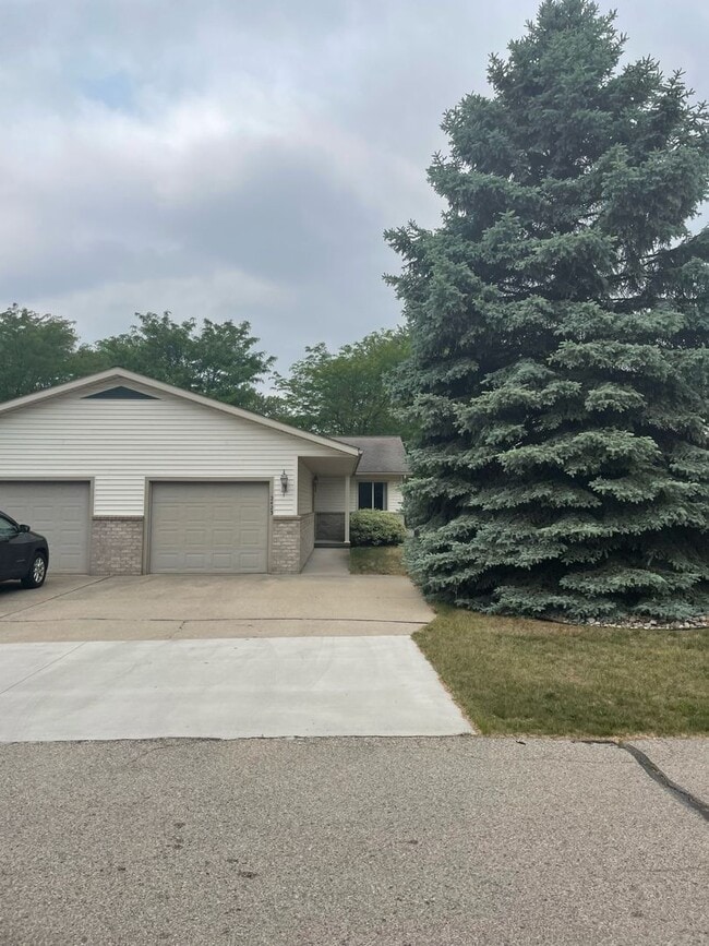 Building Photo - 2429 Morning Dawn Dr