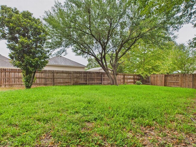 Building Photo - 136 Winter St