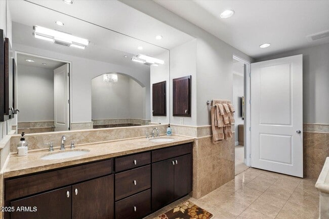 Building Photo - 15802 N 71st St