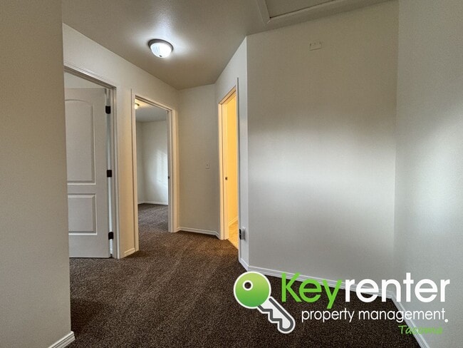 Building Photo - Modern 3 Bedroom 2.5 Bathroom Tacoma Duplex Near Shopping, Parks and Freeways