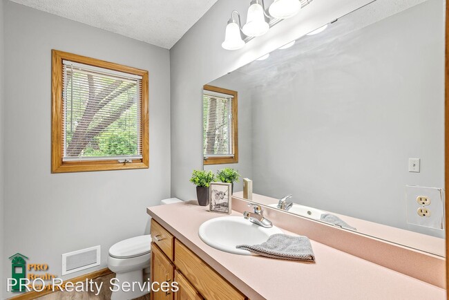 Building Photo - 3 br, 2 bath House - 7710 Greenwood Dr