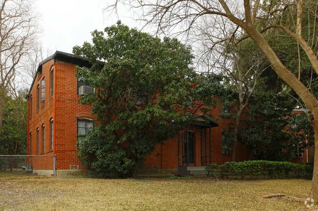 Building Photo - 304 E Melrose Pl